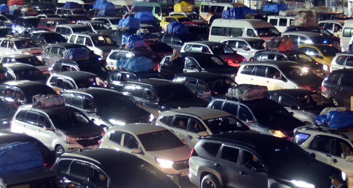 ASDP Ungkap Biang Kerok Antrean Kendaraan Mengular di Pelabuhan Merak