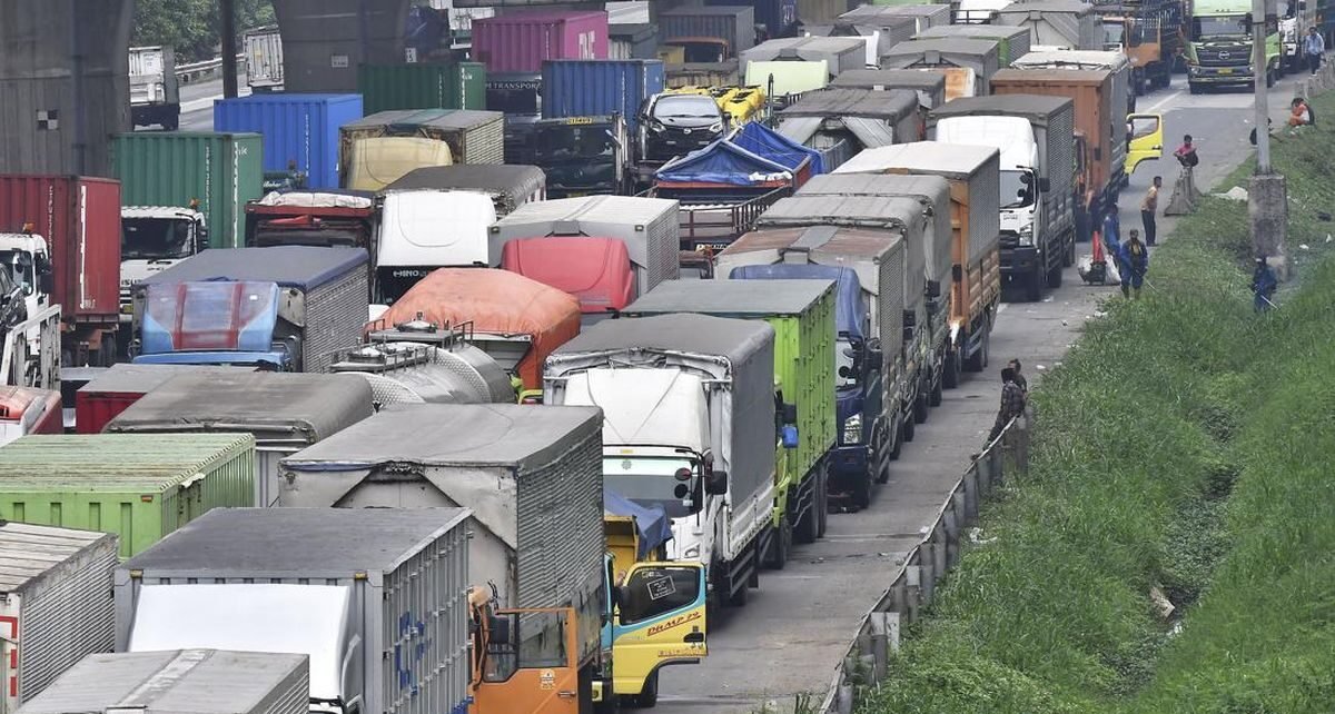 Truk Dibatasi Melintas di Jalan Tol Saat Nataru, Cek Aturannya