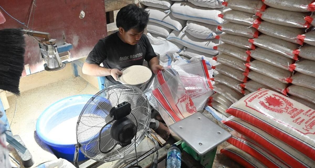 Bulog Pastikan Harga Beras-Minyak Goreng Aman Jelang Tahun Baru 2026