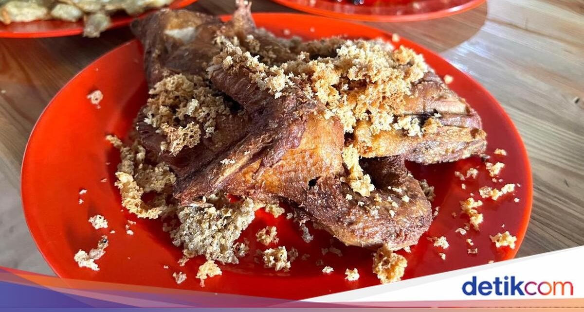 Puas Makan Ayam Goreng dan Sate Kulit Jumbo yang Hits di Bekasi