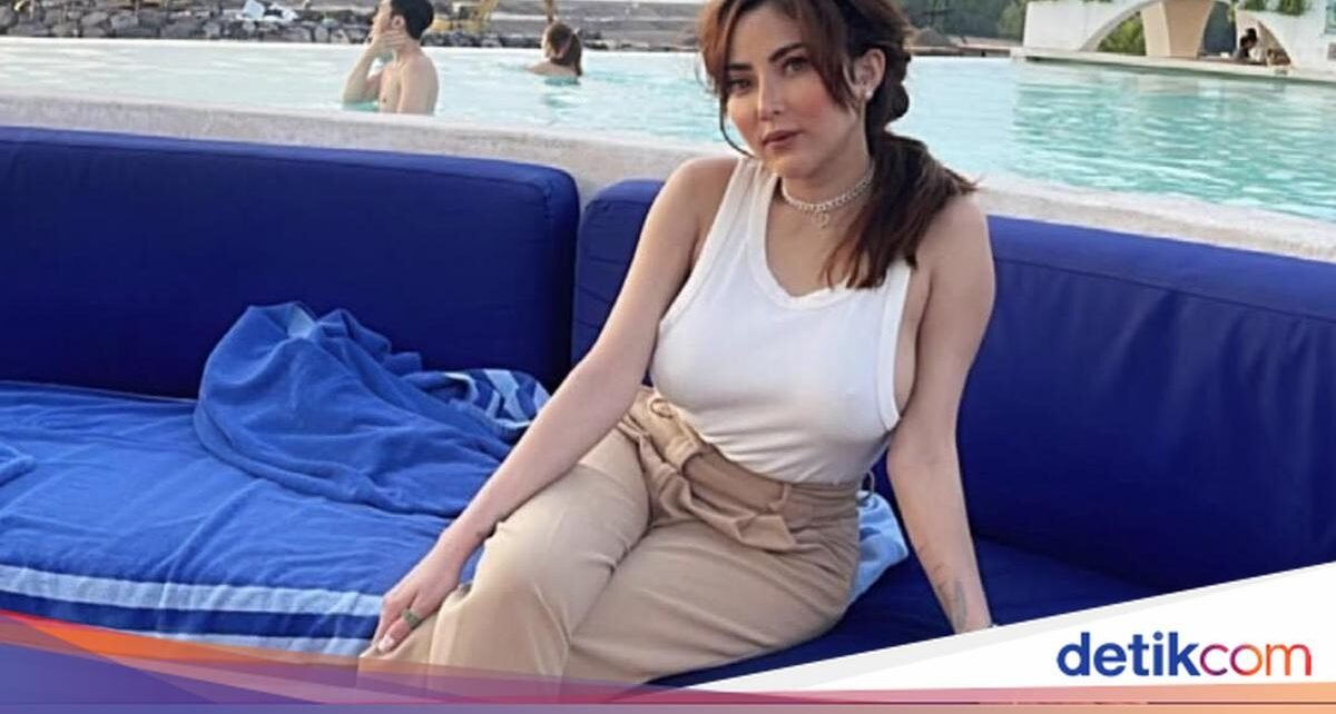 Serunya Ayu Aulia Hangout Bareng Teman hingga Masak Teppanyaki