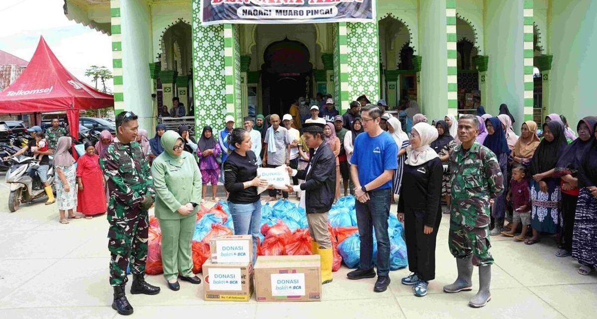 Bakti BCA Salurkan Bantuan dan Bangun Fasilitas Air Bersih di Sumatra