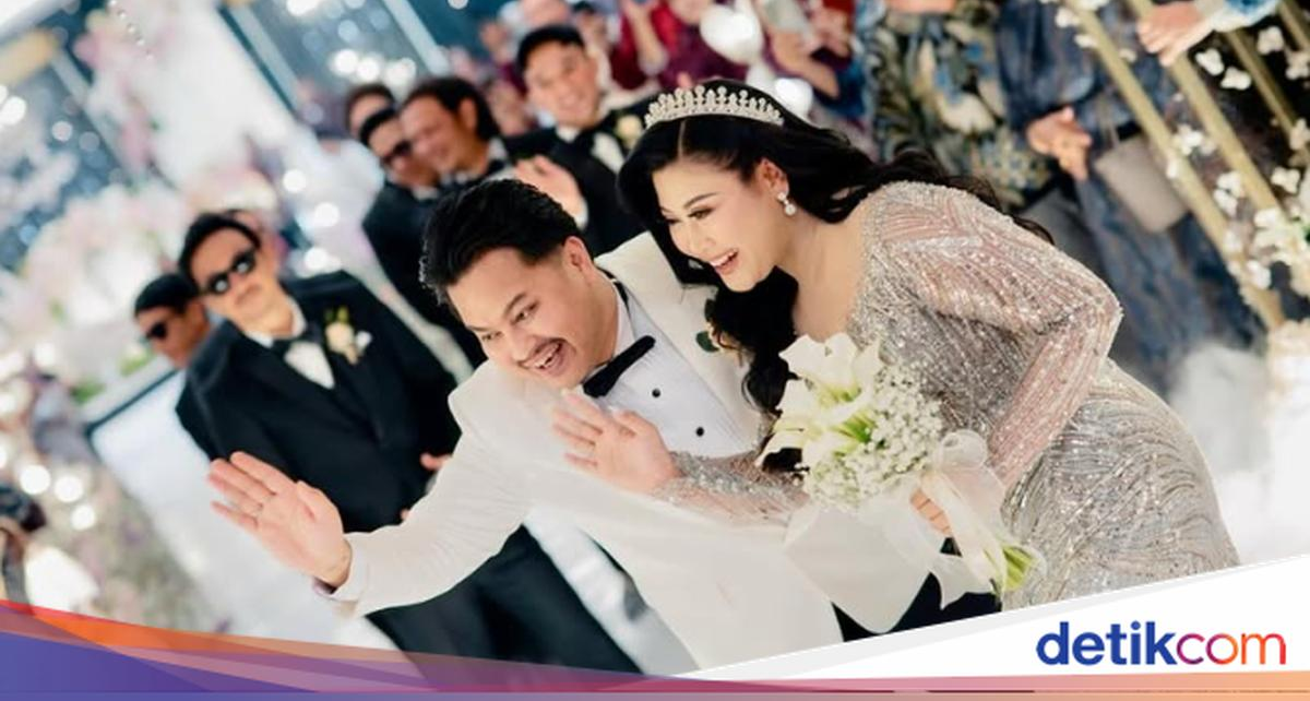 Boiyen dan Suami Hobi Kulineran, Doyan Jajan Sate!