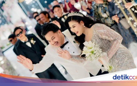 Boiyen dan Suami Hobi Kulineran, Doyan Jajan Sate!