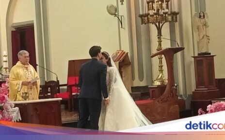 Romantisnya Brisia Jodie dan Jonathan Alden Saat Kulineran Bersama