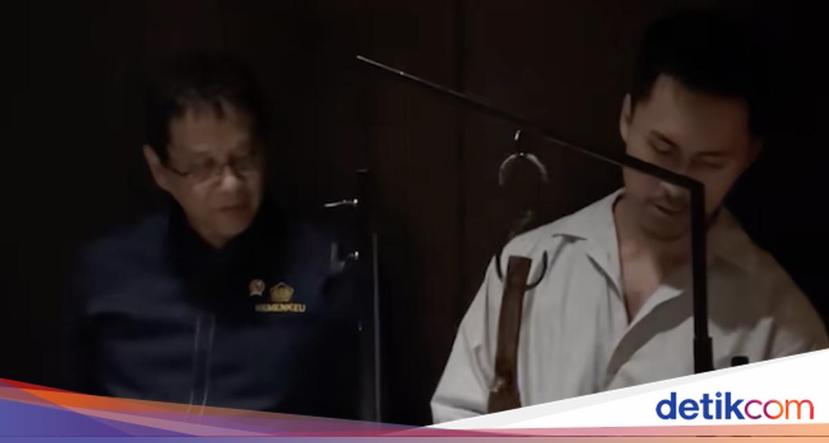 Ketika Menkeu Purbaya Gaya ala Salt Bae, Tabur Garam ke Tomahawk Steak!