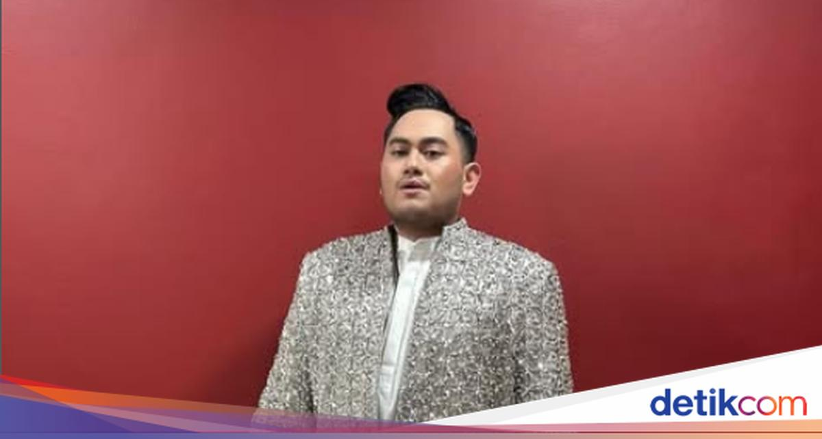 Selalu Heboh! Potret King Nassar Ngemil Cilok hingga Borong Durian