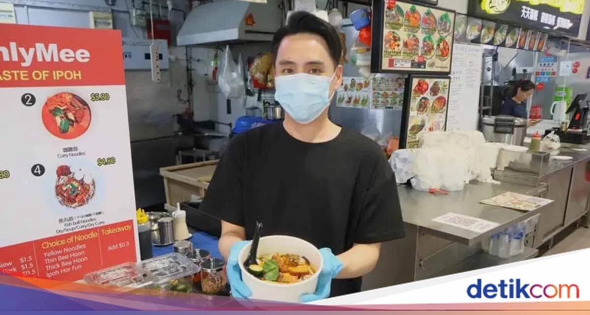 Tak Lagi 'Terbang', Mantan Pramugara Ini Lebih Pilih Jualan Mie Kari