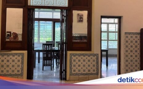 Kulineran di RM Padang yang Punya Bunker Belanda 107 Tahun