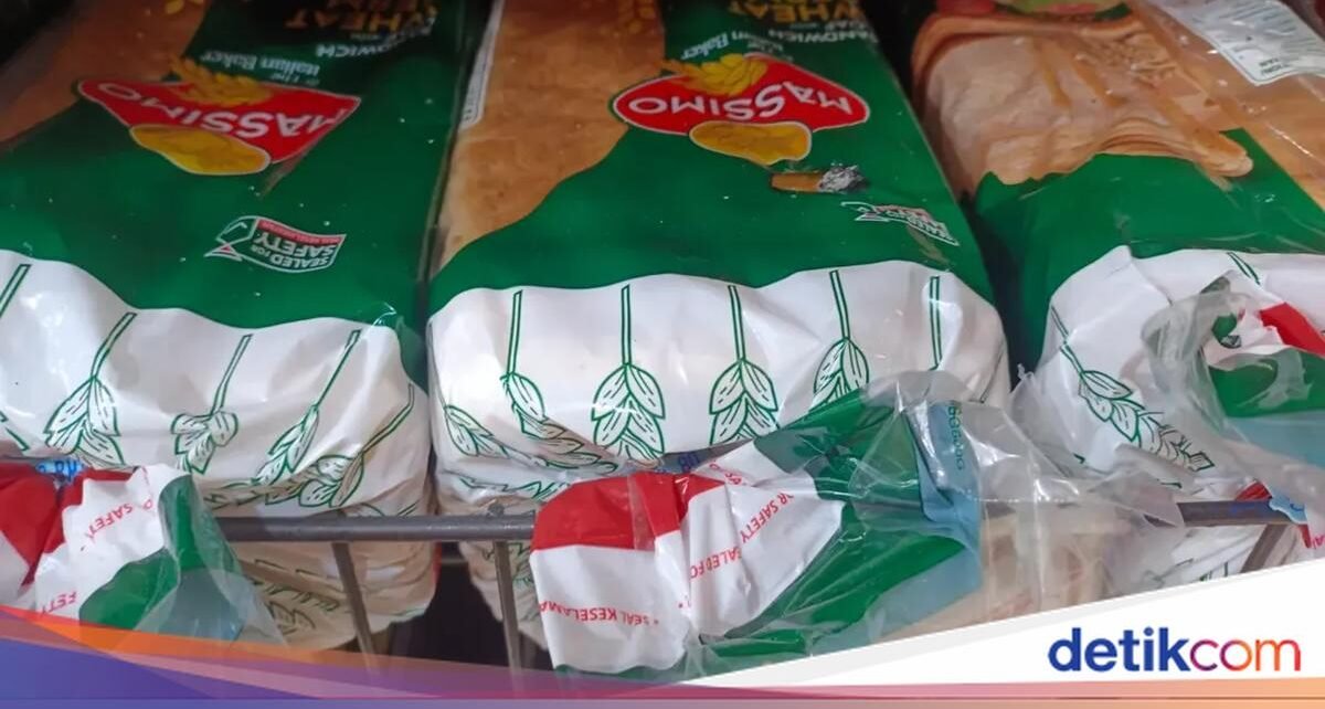 Parah! Pegawai Supermarket Diduga Letakkan Rokok Menyala di Atas Roti