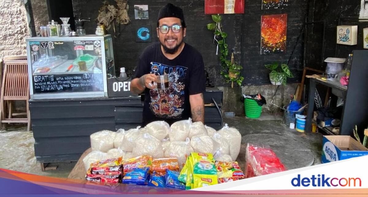 Warung Makan & Seniman Jogja Ini Beri Makan Gratis buat Mahasiswa Sumatera