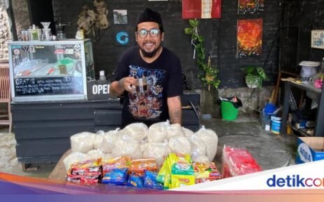 Warung Makan & Seniman Jogja Ini Beri Makan Gratis buat Mahasiswa Sumatera