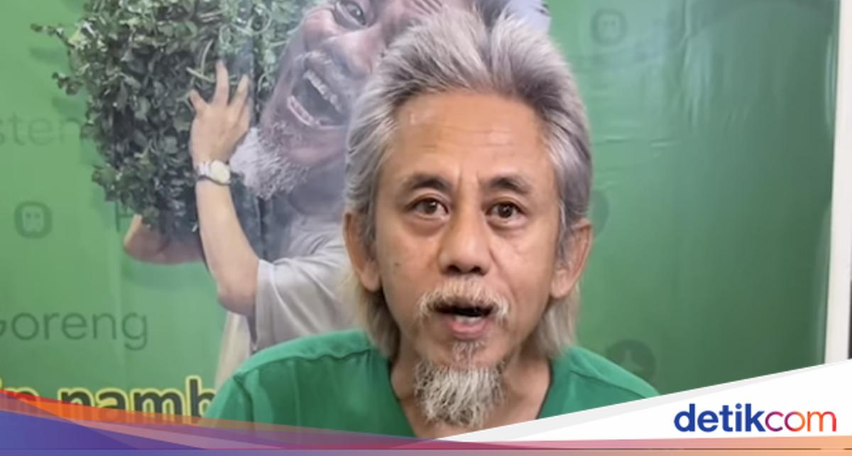 Potret Kenangan Epy Kusnandar Saat Semangat Jualan Jukut Goreng